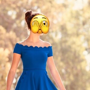 B Darlin Juniors off shoulder dress with pockets and scallop neck. Size 3-4